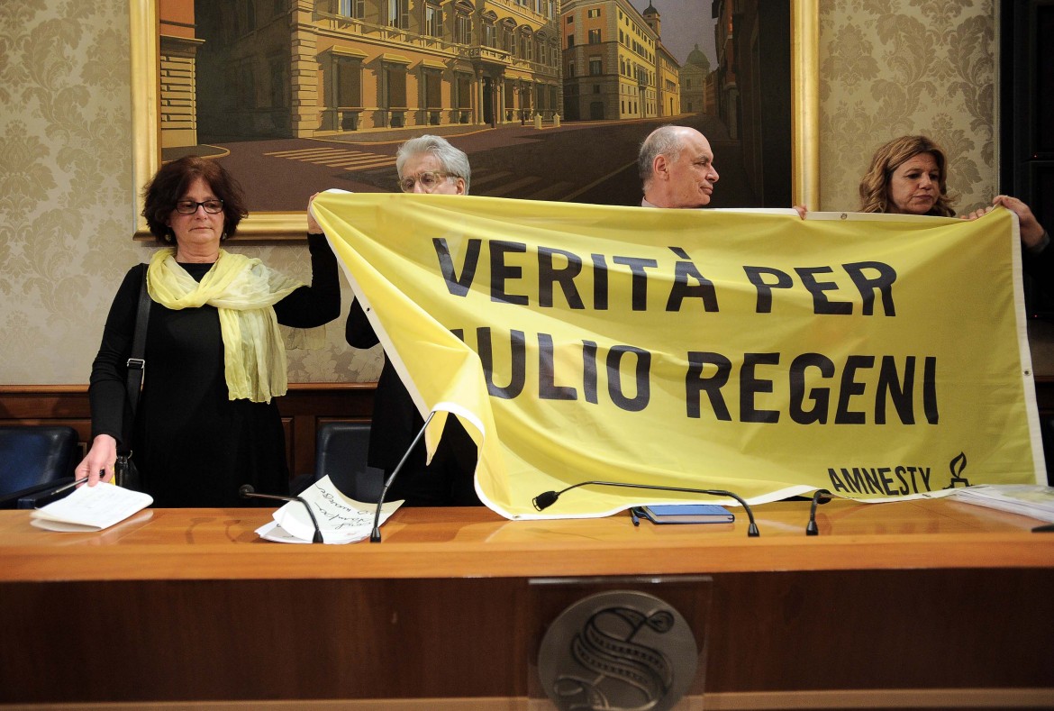 Regeni, il governo italiano tace e l’Europa medita