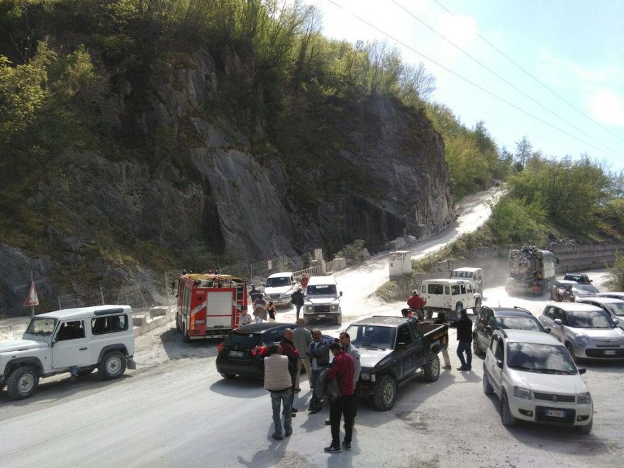 Frana sulle Apuane, sepolti due cavatori