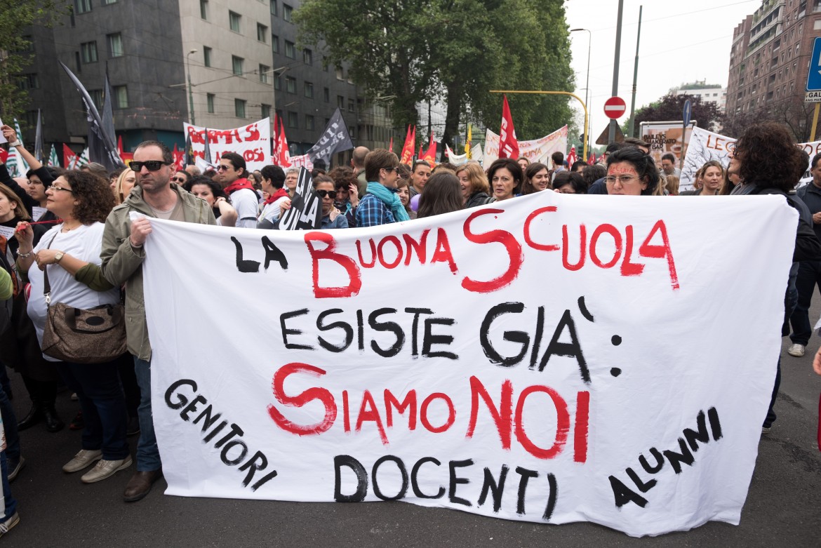 Scuola, il 23 maggio lo stop per il contratto