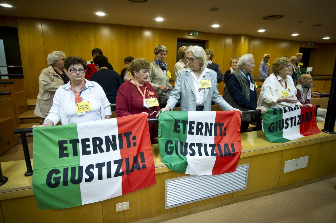 Eternit Bagnoli, Schmidheiny colpevole di un solo decesso