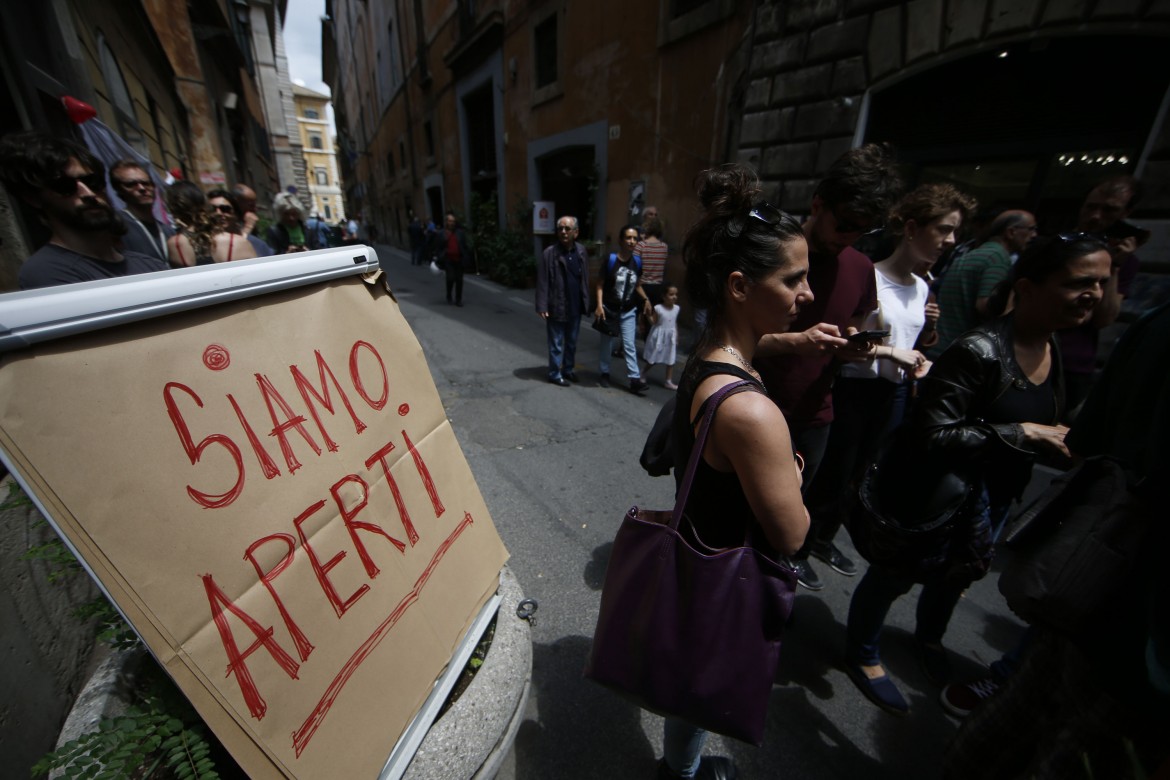 Teatro Valle (ri)occupato: dopo le luci in sala arriva subito lo sgombero