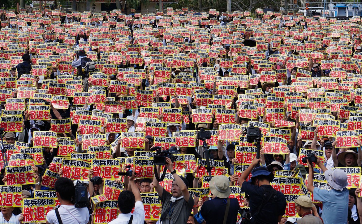 «Fuori i marines da Okinawa»