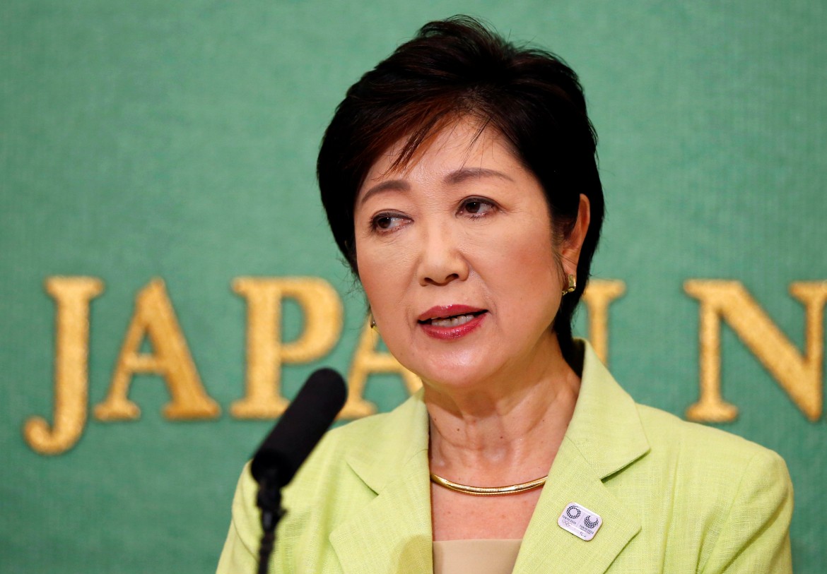 Koike stravince a Tokyo, brutto colpo a sinistra