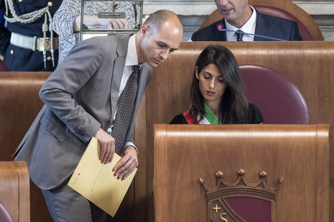 Raggi riparte in bus, nel gelo