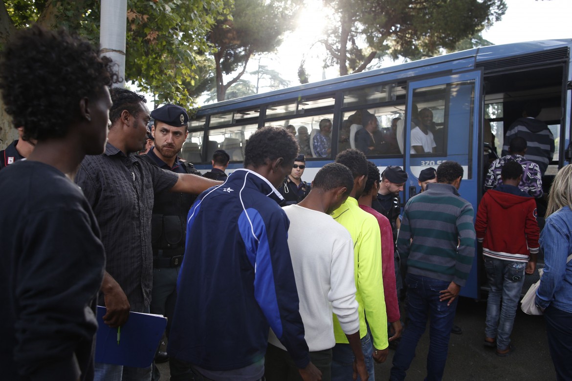 Sui migranti Juncker oggi presenta il conto