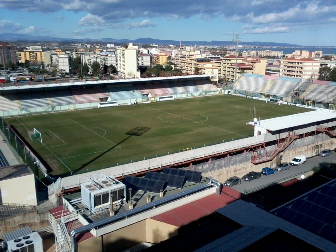 Crotone, la rovina dello stadio