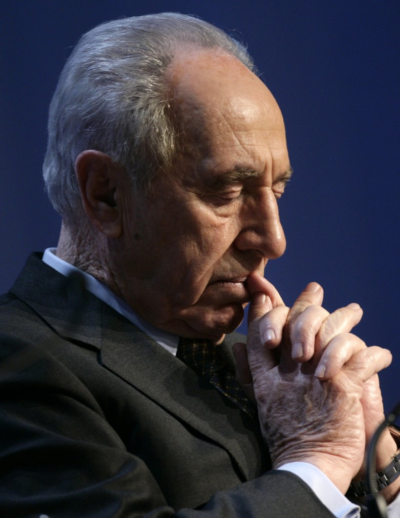 Peres, da falco a colomba, a falco