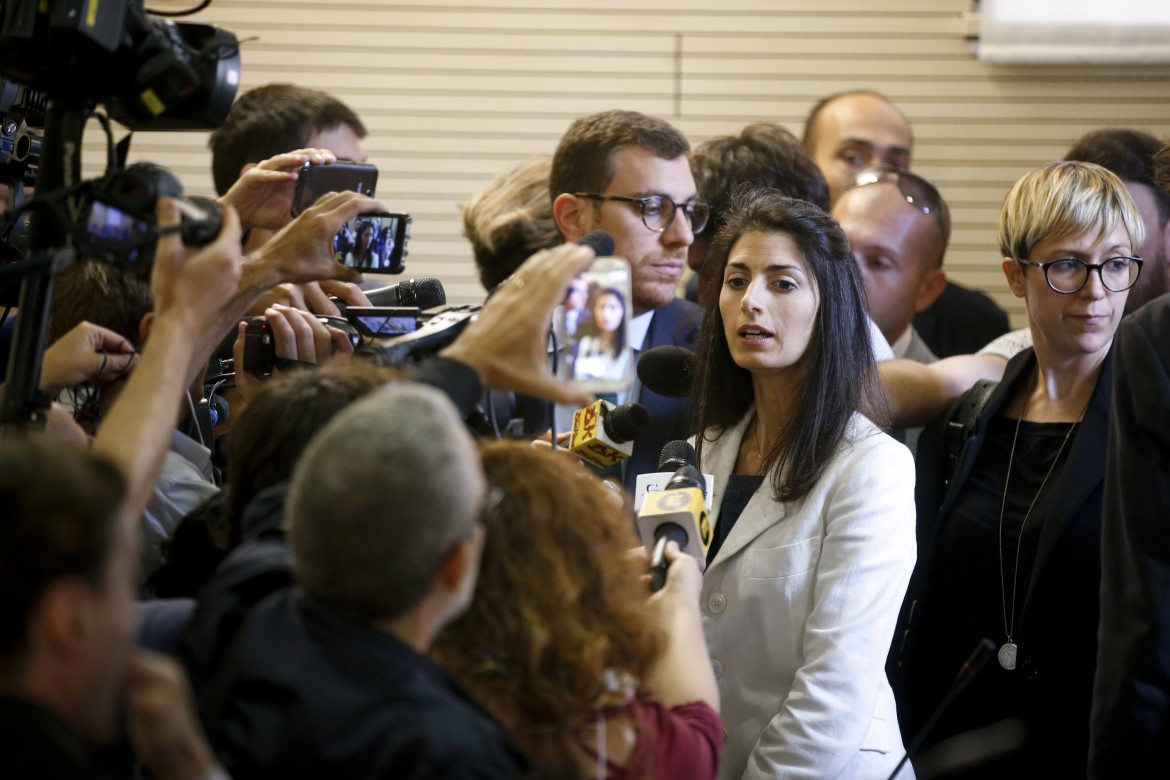 Raggi annuncia soldi per il sociale