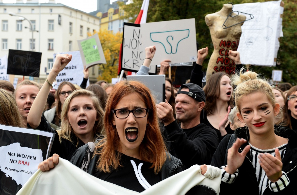 Vittoria delle donne. Il parlamento boccia il divieto totale di aborto