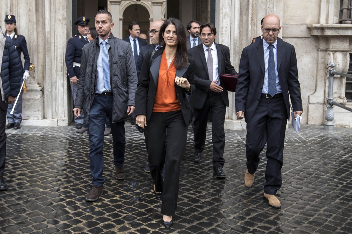 Raggi a palazzo Chigi: «C’è collaborazione». Sindacati pronti allo sciopero sul salario accessorio