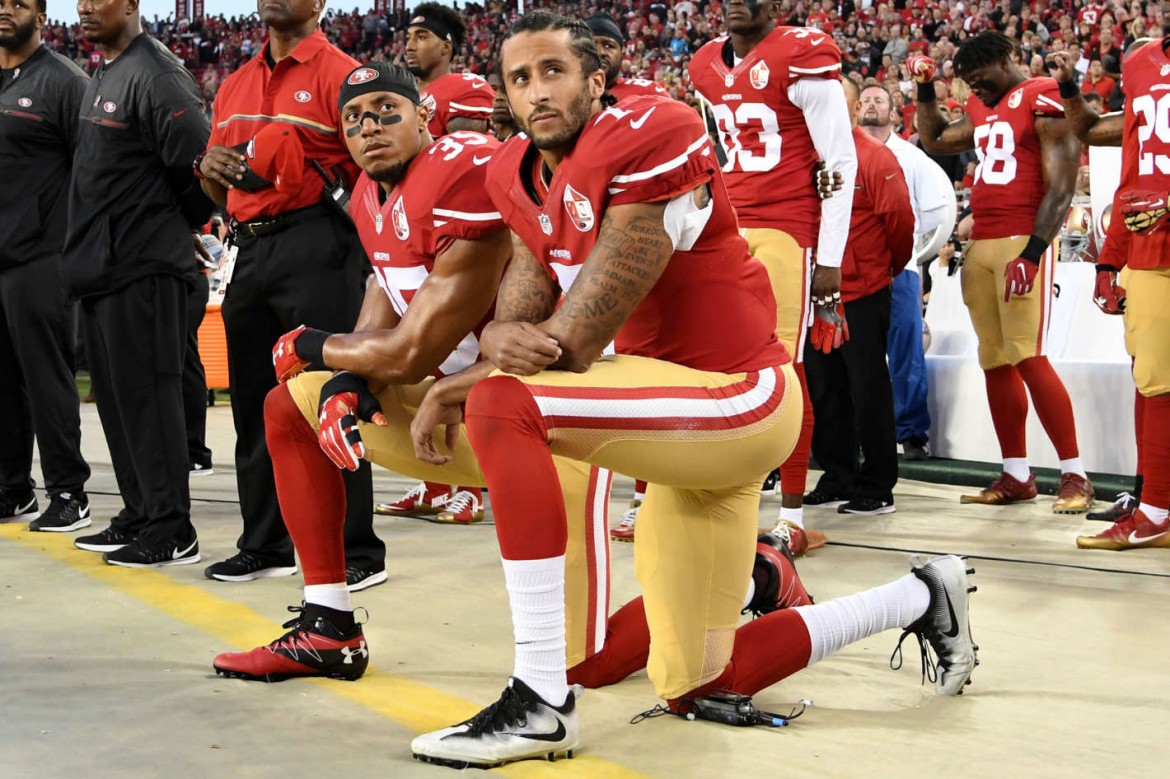 Colin Kaepernick: mai sull’attenti!