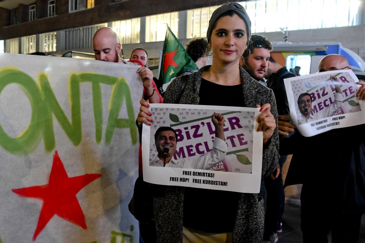 Nuovi arresti nell’Hdp, la base si prepara a resistere