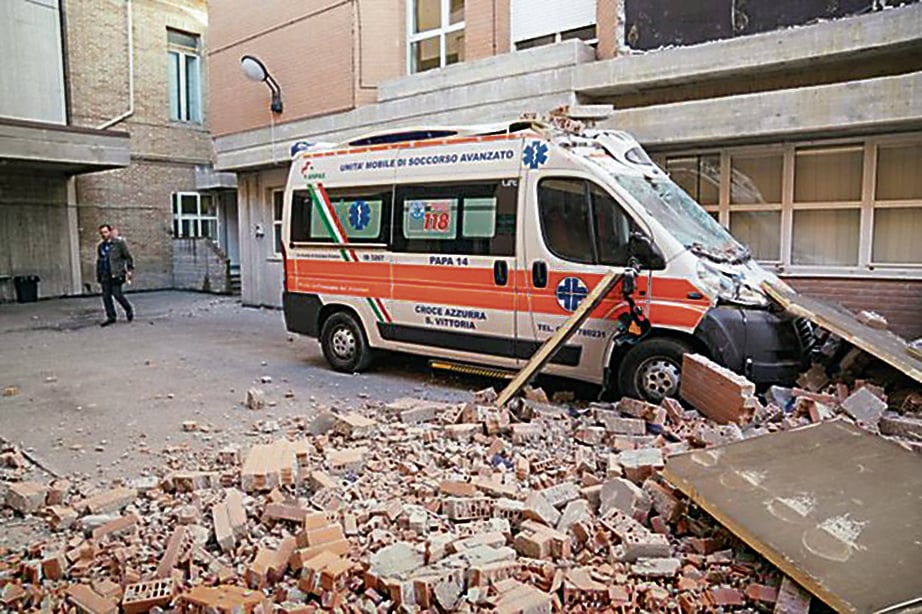 Ospedale  evacuato. Ad Amandola arrivano le tende