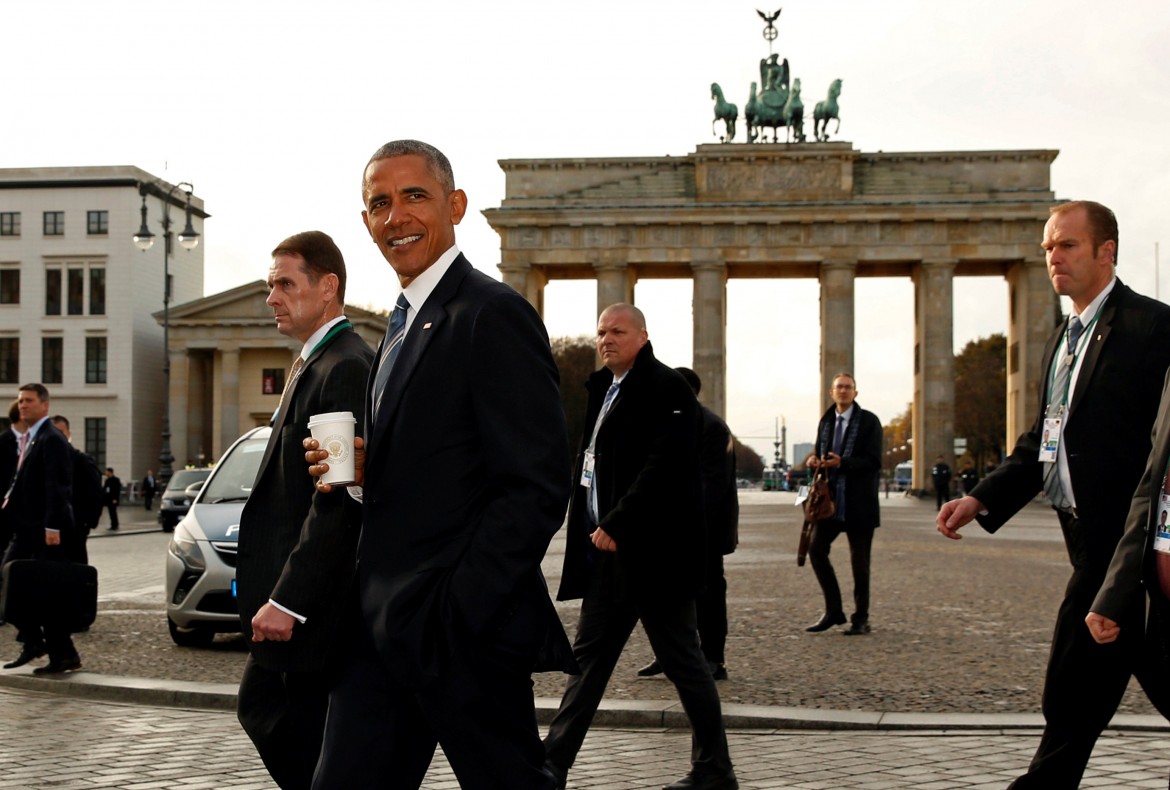 Obama da Berlino: «Trump non ceda alla Russia di Putin»