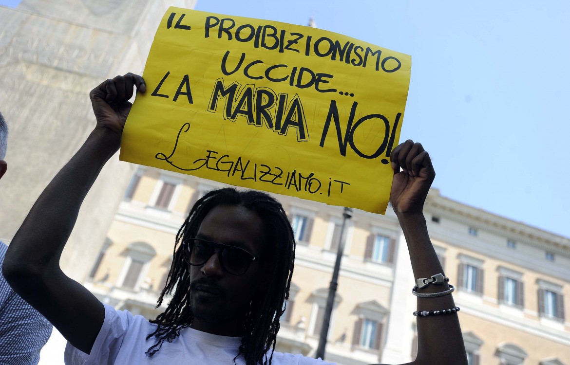 Un’accozzaglia fumosa dice no alla legalizzazione per finanziare i terremotati