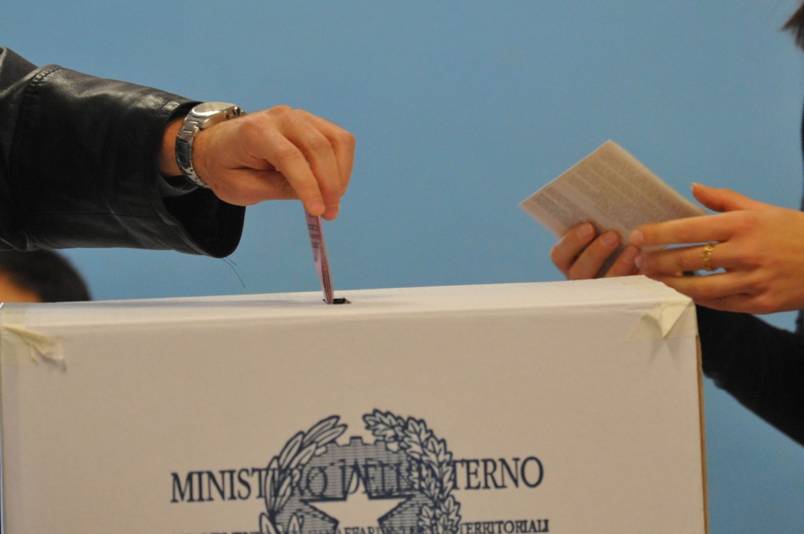 Referendum propositivo, i costituzionalisti correggono Fraccaro