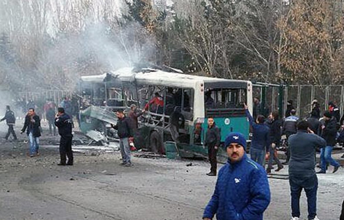 Sede dell’Hdp assaltata dopo attacco ad un bus militare