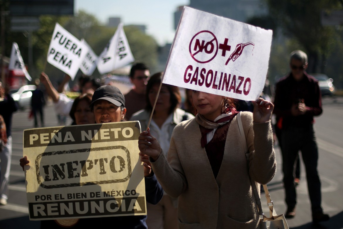 Messico,proteste e morti per aumento della benzina