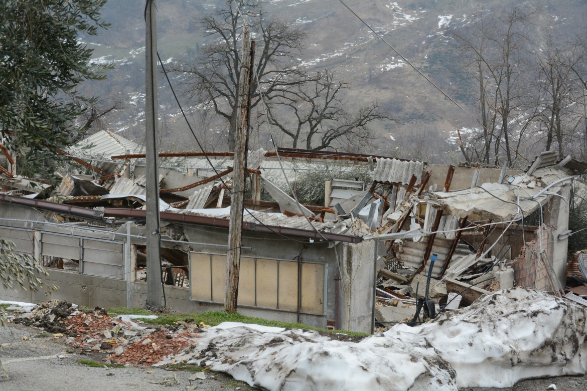 Abruzzo, la zona rossa  delle campagne