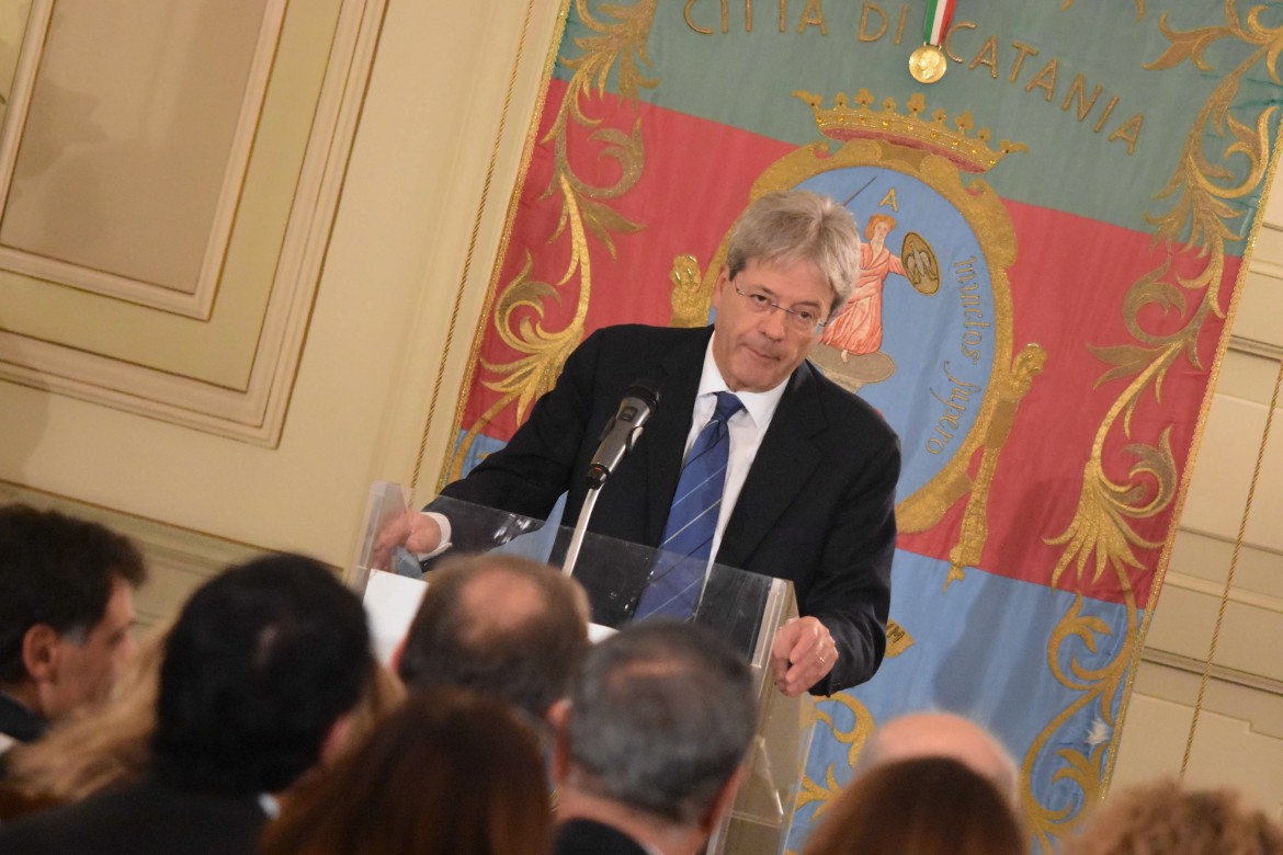 Gentiloni procede da «marziano» verso la manovra