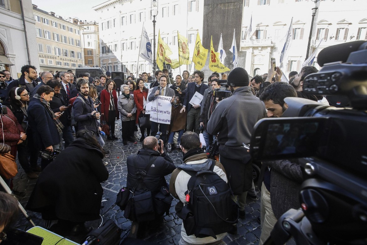 Biotestamento in aula, maggioranza spaccata. Pd: «Si va fino in fondo»