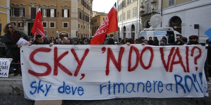 Sky, rottura azienda-sindacati. Ora 102 persone rischiano il licenziamento