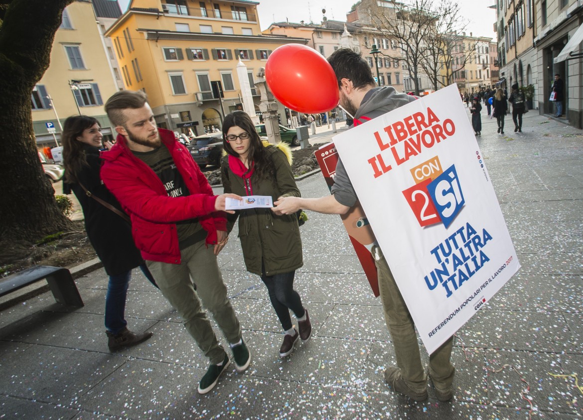 Il governo vota Sì al referendum e cancella i voucher