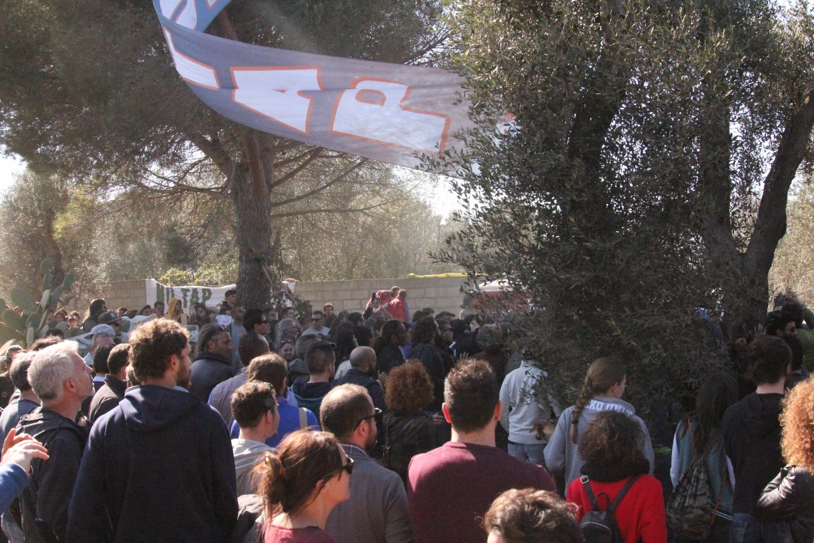 L’oncologo Serravezza sospende sciopero della sete contro il Tap, l’11 maggio corteo dei sindaci a Roma