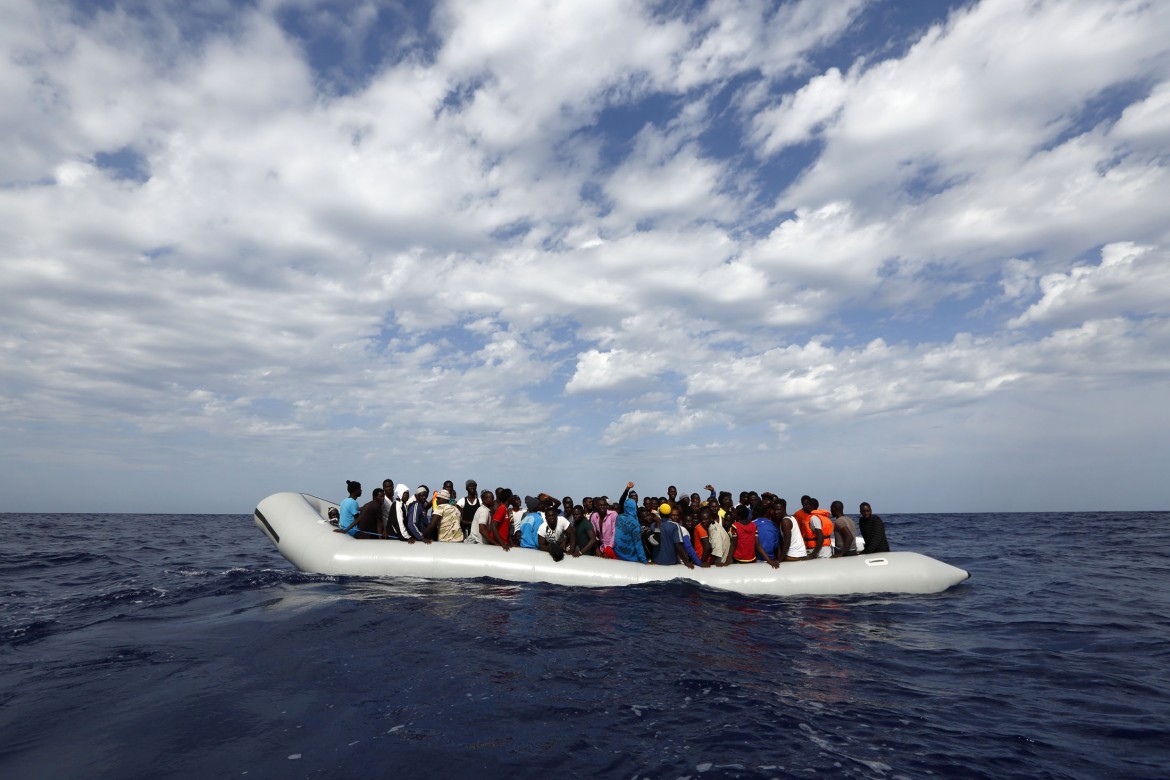 Naufragio con cento morti a largo della Libia