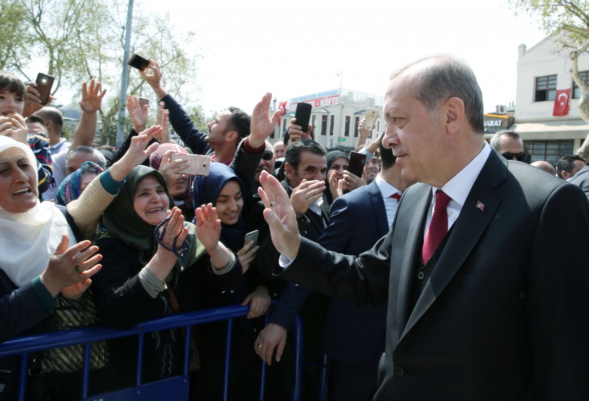 Erdogan piglia tutto, ma l’Osce boccia il referendum turco