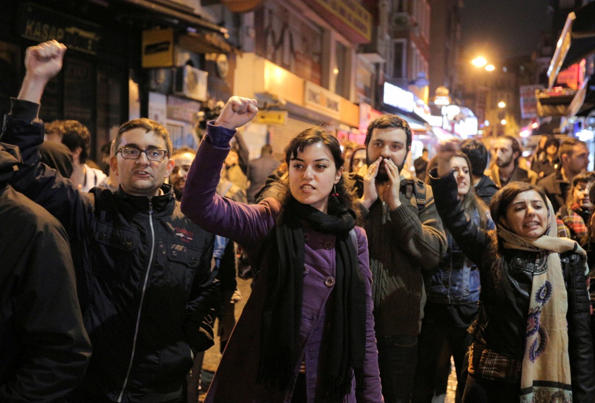 Proteste in piazza e ricorsi: Erdogan zittisce tutti