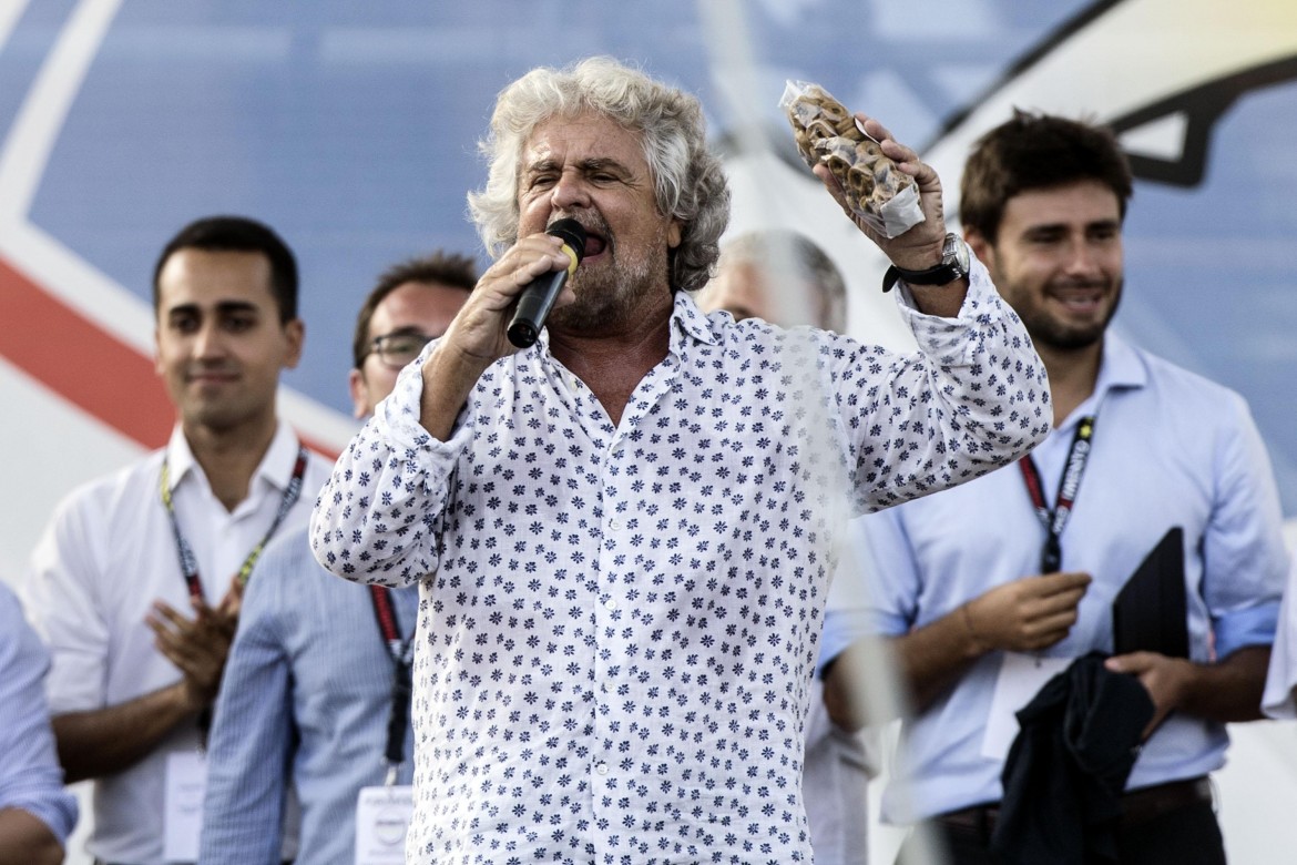 «Personaggio da spaghetti western». Grillo riaccende i fuochi contro Salvini