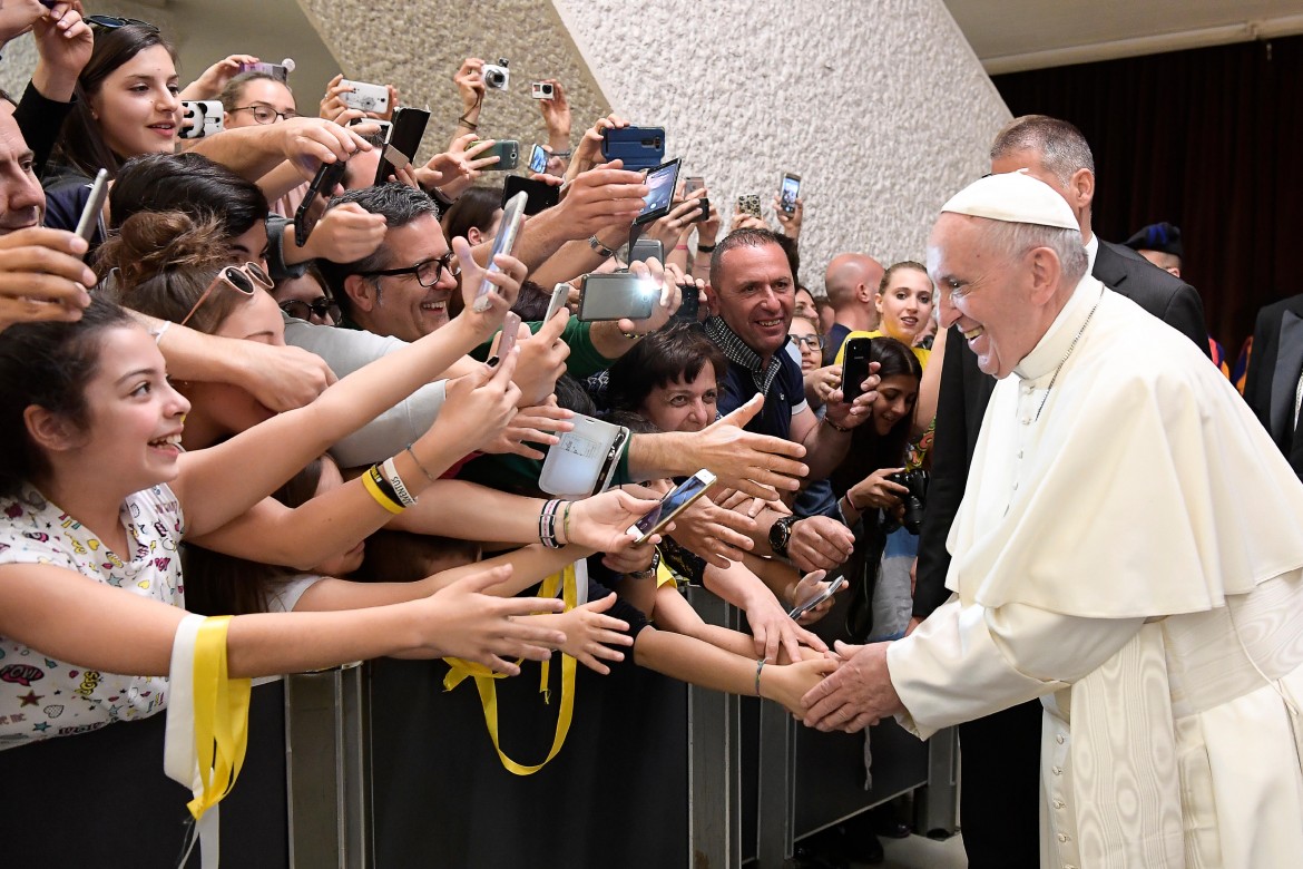 «Madre di tutte le bombe», il papa s’indigna