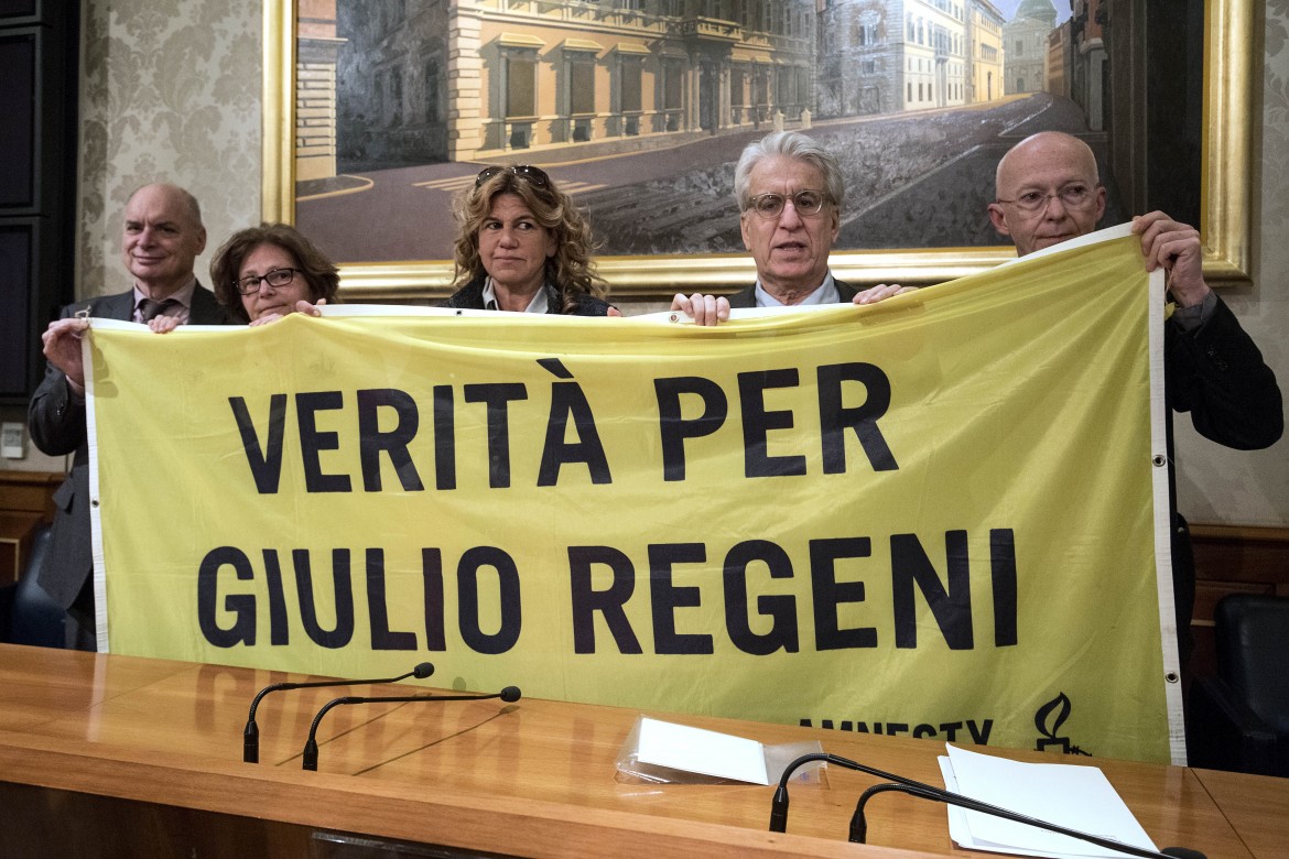 Regeni, il colpo di spugna di Alfano