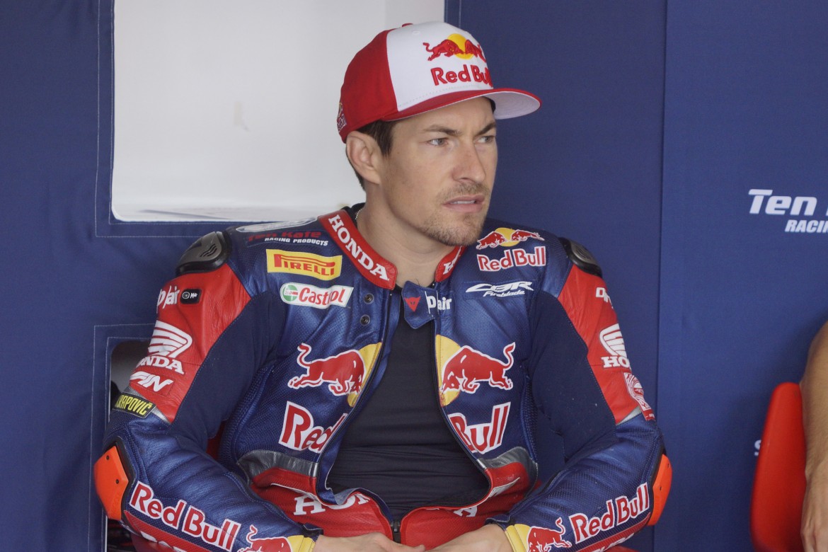 Campione superbike investito in bici, Hayden in gravi condizioni