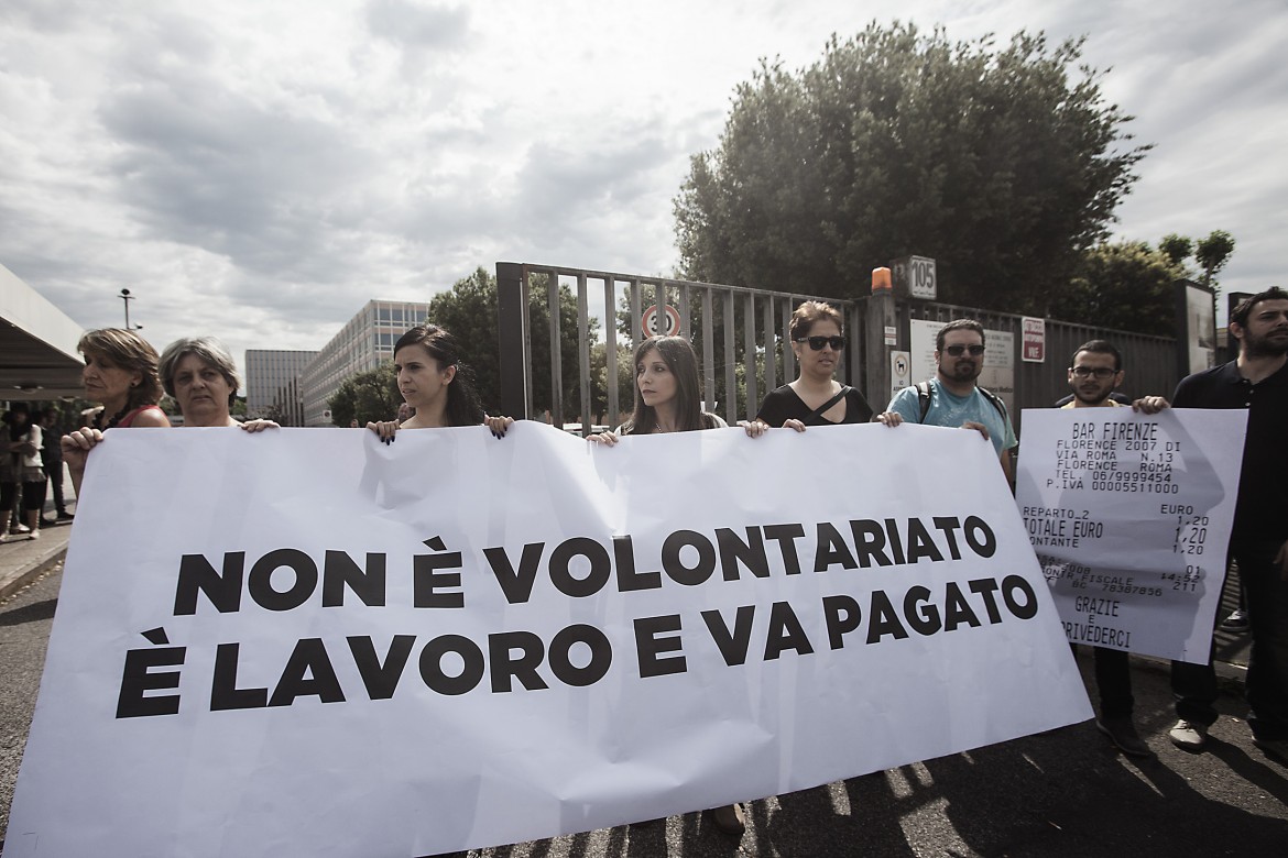 «Basta scontrini, vogliamo un lavoro»