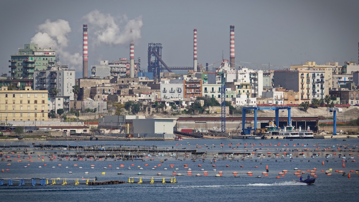 Taranto al voto tra attentati, Ilva e l’eterno Cito