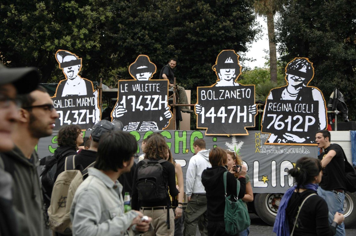 Droghe, l’infernale macchina della repressione