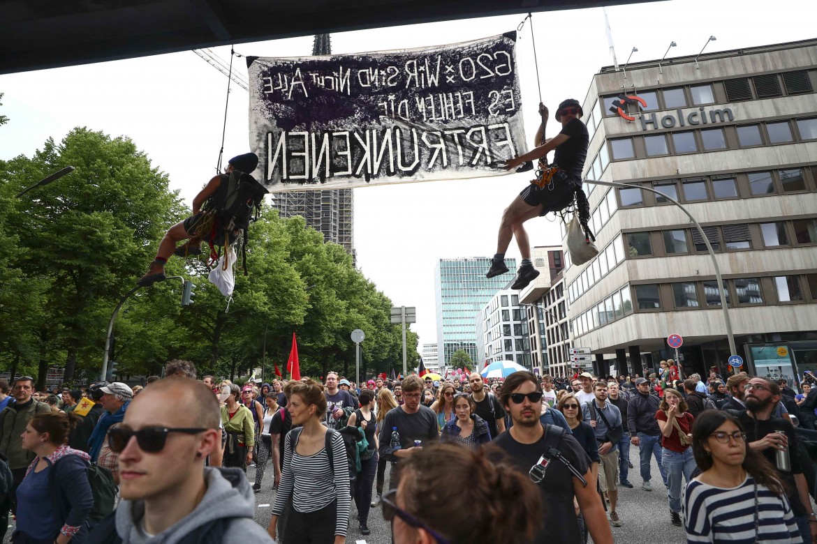 Libertà di movimento e accoglienza degna: 100mila ad Amburgo