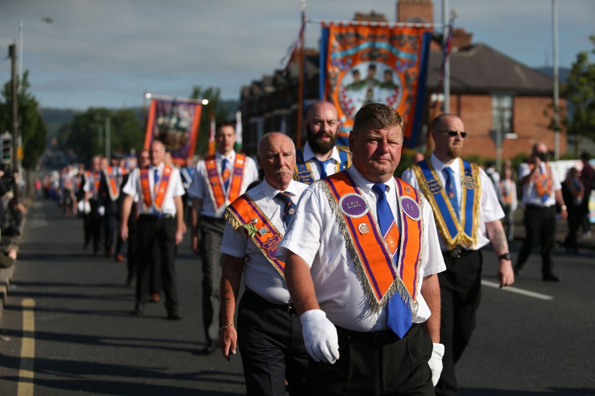 A Belfast brucia nei roghi l’odio orangista