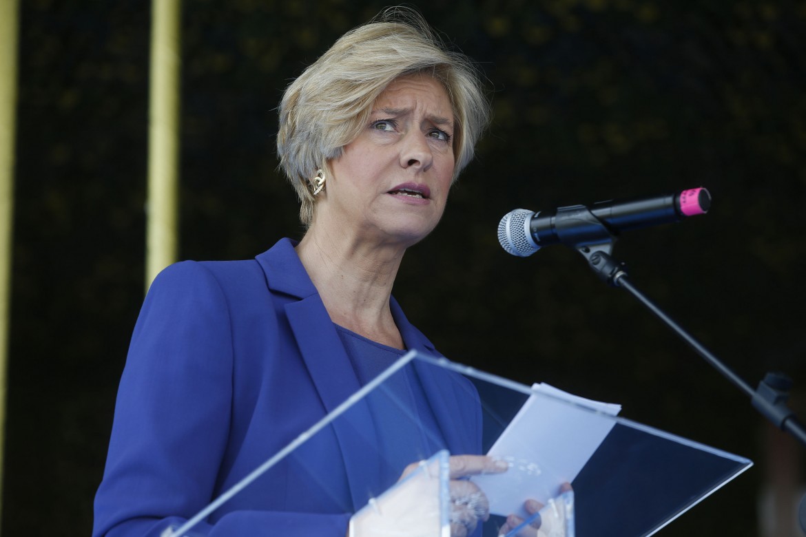 L’accanimento contro i cittadini della ministra Pinotti