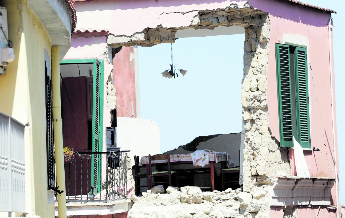 Una sciagura di quartiere. Ischia, due morti sono troppi