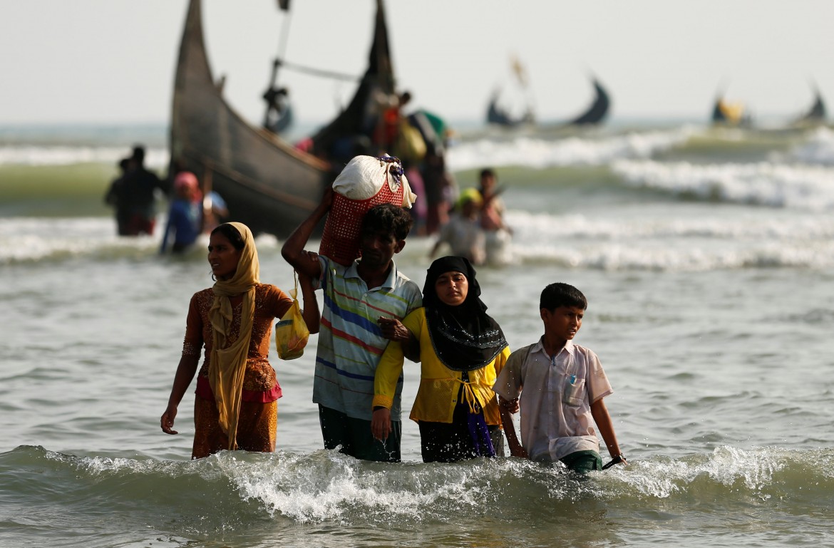 Frontiera minata contro il ritorno dei rohingya. Suu Kyi: «Bugie»