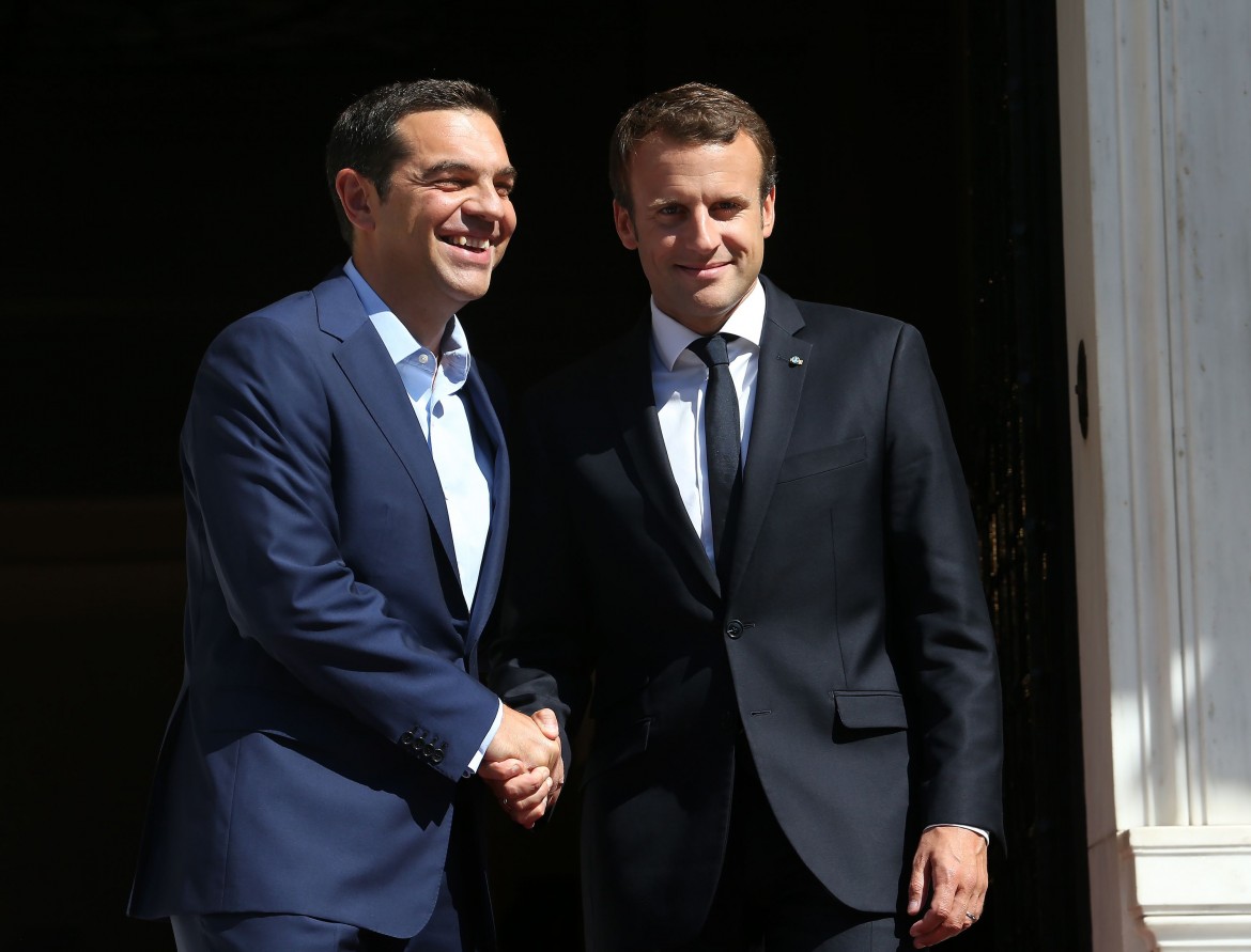 Macron a Tsipras: «Uscire dalla crisi tutti insieme»