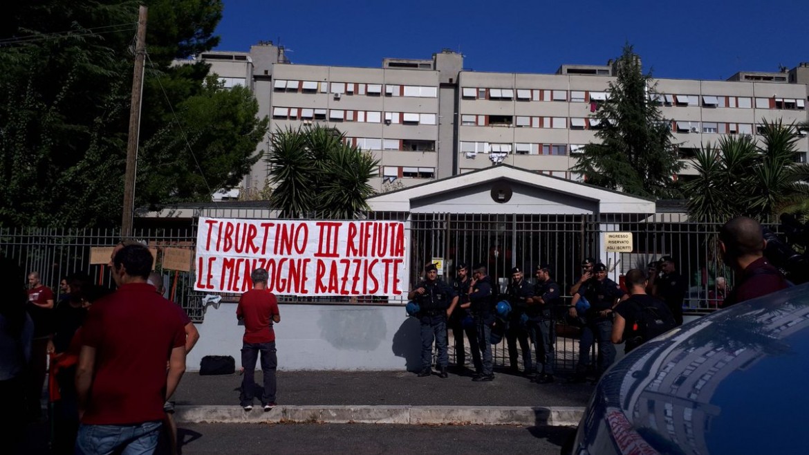 Roma, Tiburtino III rifiuta le menzogne dei razzisti