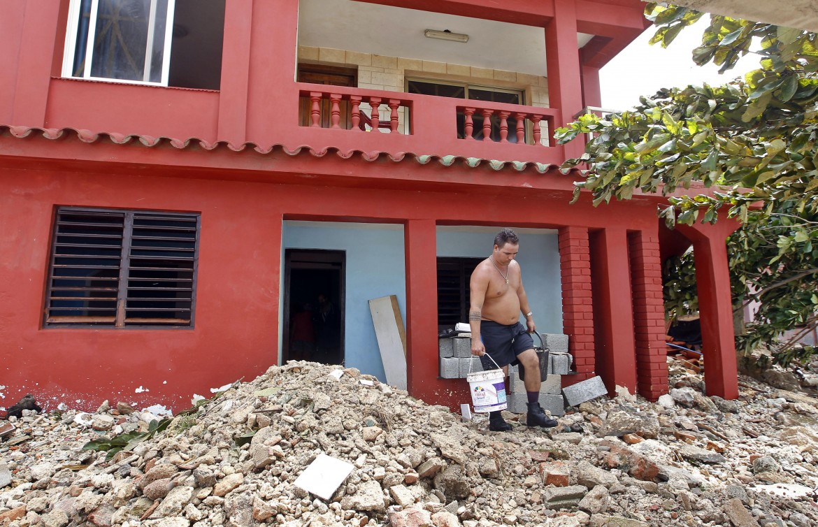 Cuba non si ferma ma è costretta a fare i conti con Irma