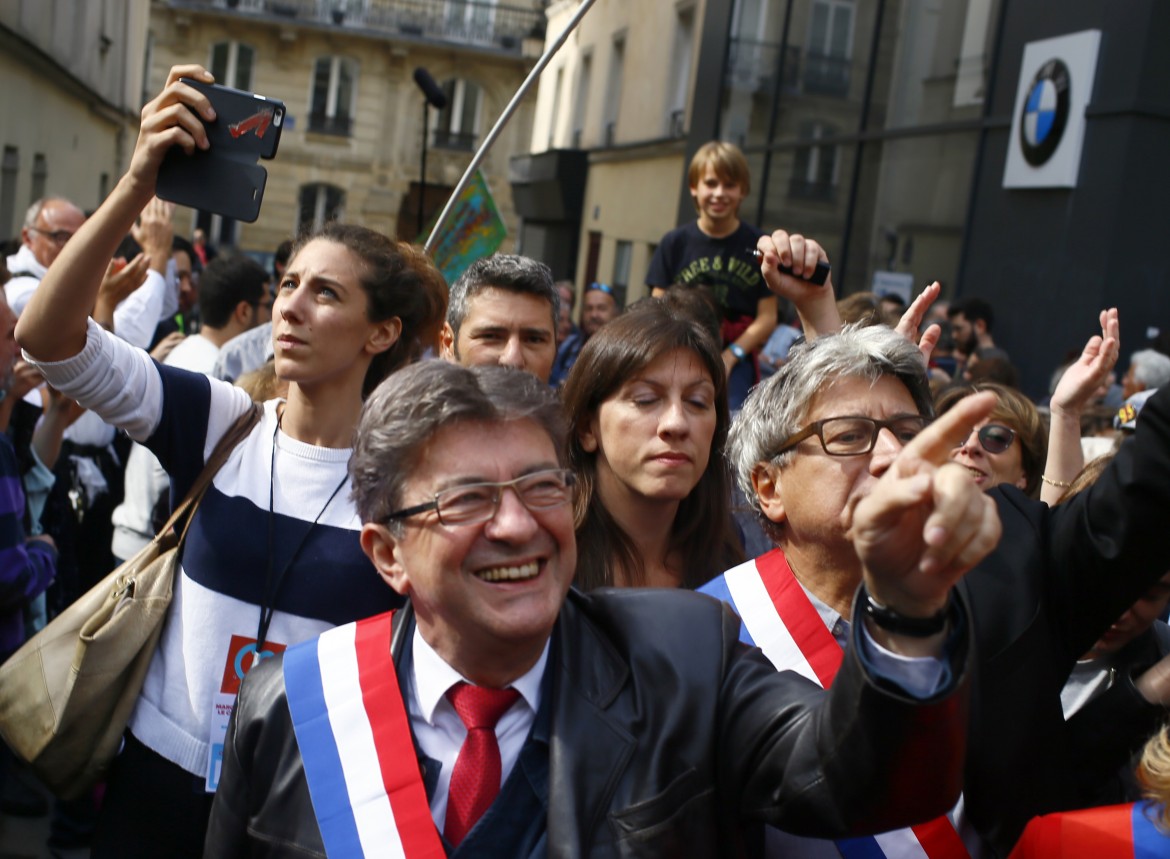 Prova di forza di Mélenchon contro Macron