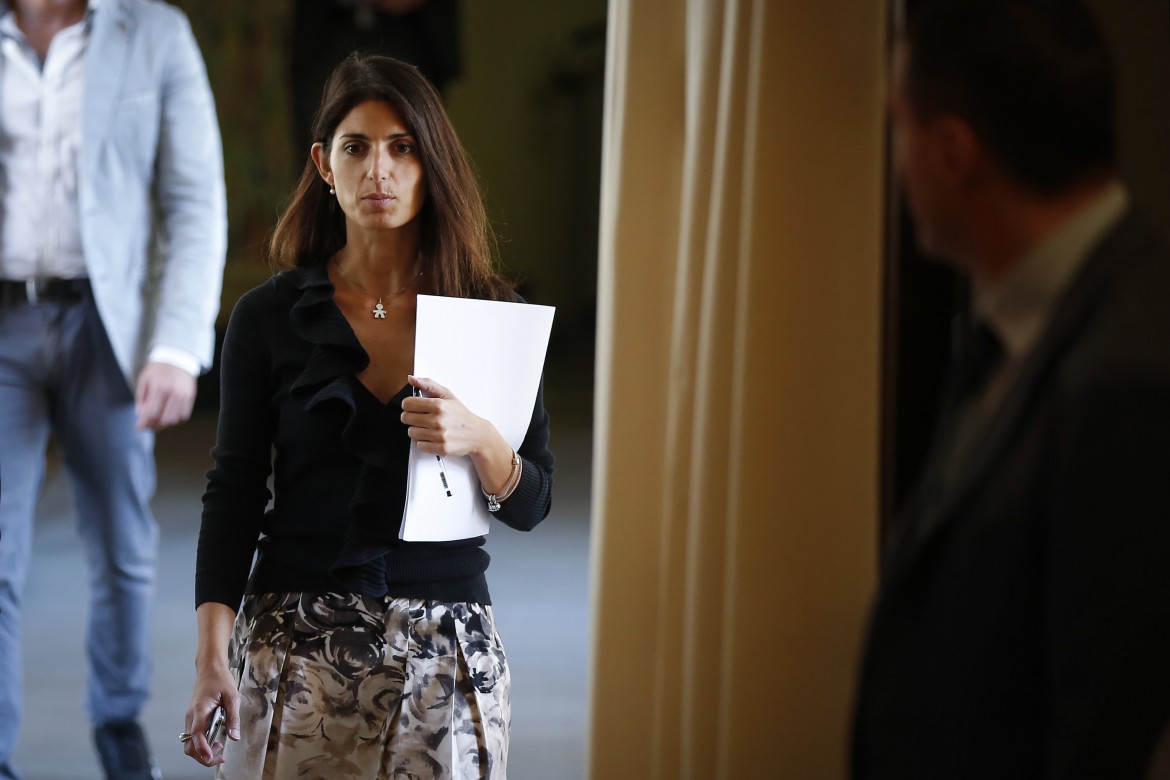 Raggi rischia il processo per falso. 5 Stelle soddisfatti