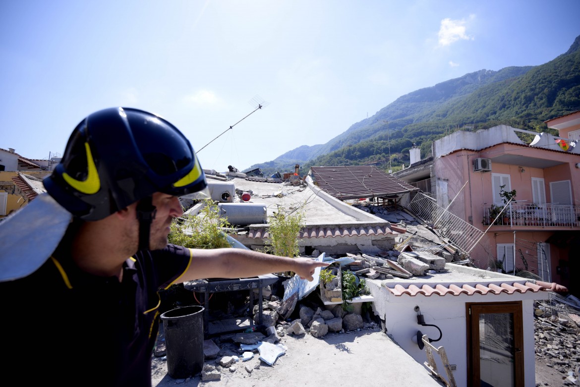 Il governo scherza con l’abusivismo edilizio