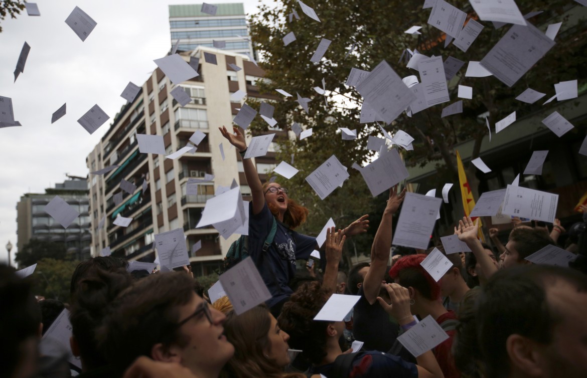 04europa a sinistra barcellona sciopero generale AP